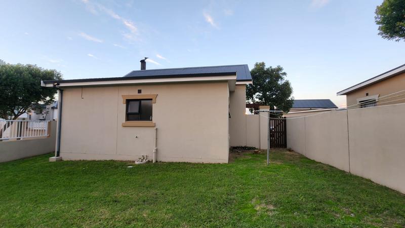 2 Bedroom Property for Sale in Buhrein Western Cape